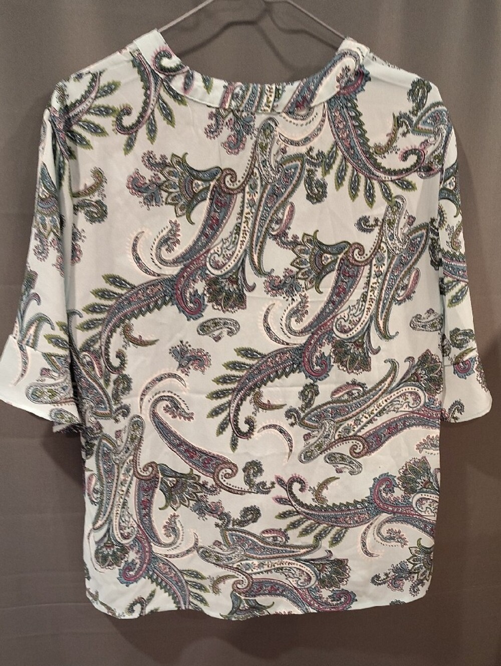👕2 for 15$ Or 3 for 20$👕Suzy Shier Sage Paisley Ruffle V-Neck Blouse - Picture 5 of 5